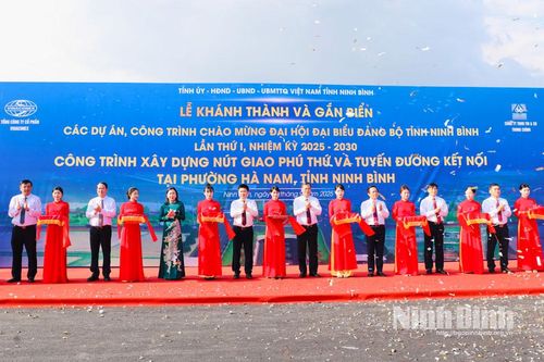 Khánh thành và gắn biển công trình xây dựng Nút giao Phú Thứ và tuyến đường kết nối tại phường Hà Nam
