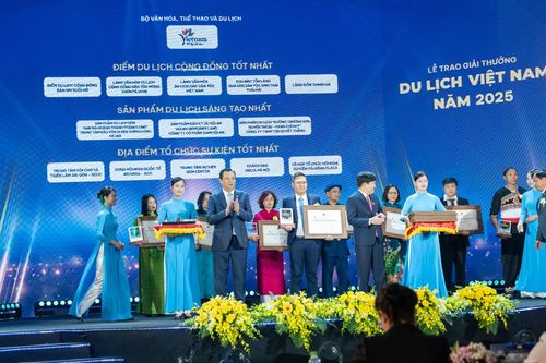 'Đường Trường Sơn huyền thoại-Hang Chỉ Huy' nhận Giải thưởng Du lịch Việt Nam 2025