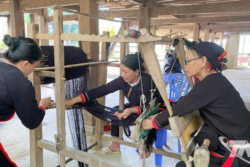 'Giữ lửa' văn hóa dân tộc