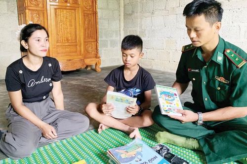 Nâng bước học trò vùng biên