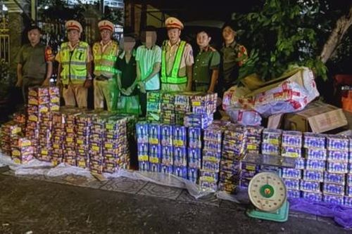 Đồng Nai: CSGT phối hợp bắt giữ hơn nửa tấn pháo hoa lậu trên quốc lộ 13