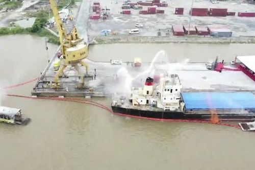Tăng cường ứng phó sự cố tràn dầu tại cảng biển