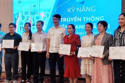 40 nhà báo Khánh Hòa nhận chứng nhận bồi dưỡng kỹ năng truyền thông số