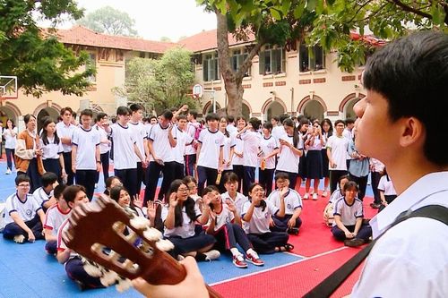 TP. Hồ Chí Minh thí điểm 'giờ ra chơi không điện thoại' tại trường học