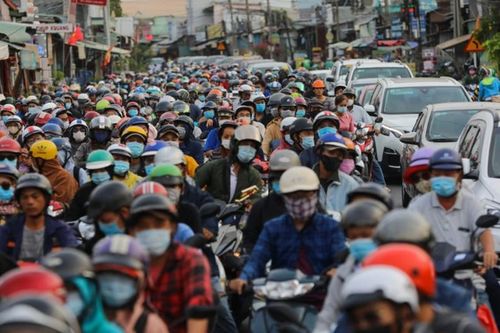 Cấm xe máy xăng có đi trước năng lực hạ tầng?