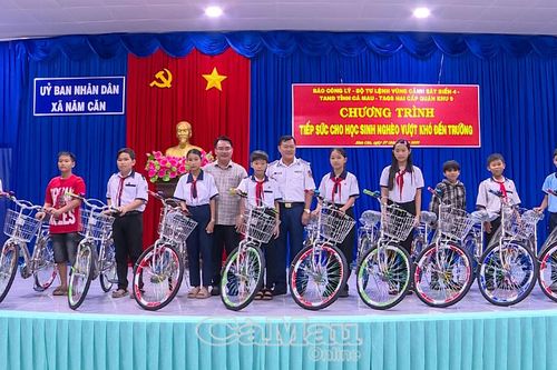 Báo Công Lý phối hợp tổ chức nhiều hoạt động ý nghĩa tại xã Năm Căn