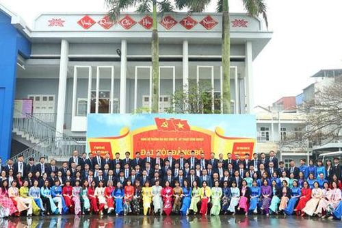 Sinh viên UNETI vững hành trang cho năm học mới
