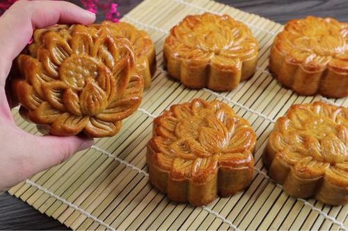 Cách làm bánh trung thu nhân đậu xanh bằng nồi chiên không dầu cực kỳ đơn giản, ai cũng làm được