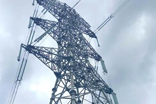 Rơi từ cột điện cao 30m, công nhân trẻ tử vong khi thi công đường dây 500KV