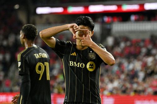 Son Heung-min tiếp tục ghi cú đúp