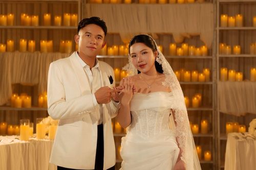 Loạt ảnh cưới lãng mạn của tiền vệ tuyển Việt Nam