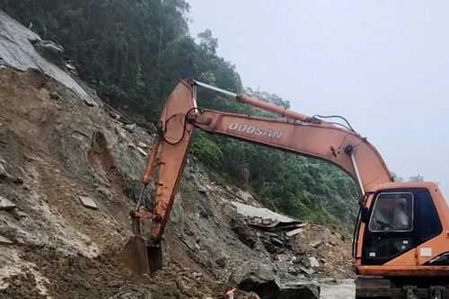 Đà Nẵng: mưa lớn làm nhiều tuyến đường giao thông bị ảnh hưởng, mất an toàn