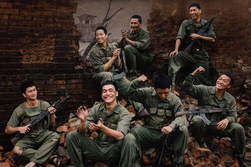 Hành trình rực rỡ của 'Mưa đỏ' khi khép lại hơn 1 tháng chiếu rạp