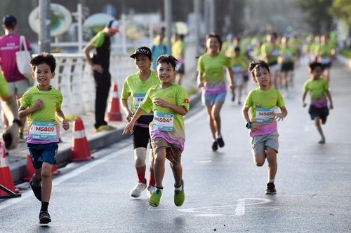 Gần 2.000 vận động viên tranh tài tại giải chạy 'Run for Love' của Vietnam Airlines