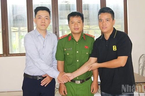 Đồng Tháp: Hỗ trợ người dân nhận hơn 2 tỷ do chuyển khoản nhầm