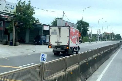 Xử phạt tài xế điều khiển ô-tô đi ngược chiều trên Quốc lộ 1A