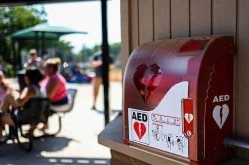 Vì sao Việt Nam cần triển khai máy AED?