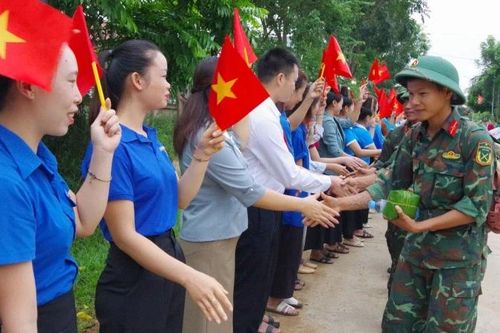 Cấp ủy, chính quyền và nhân dân các xã vùng lũ Sơn La chia tay bộ đội