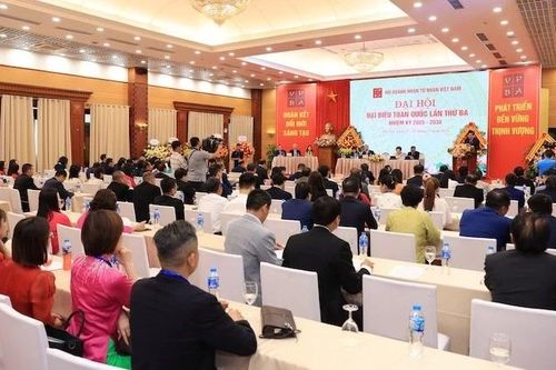 Nêu cao bản lĩnh tự cường và khát vọng cống hiến của đội ngũ doanh nhân