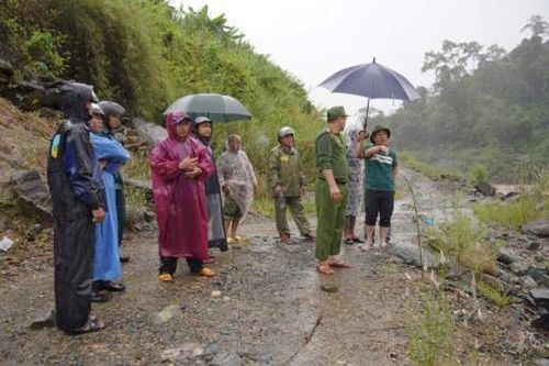 Nỗ lực tìm kiếm 2 người đàn ông mất tích trên núi