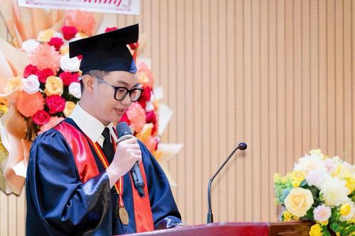 Thủ khoa đầu ra trường ĐH Y Dược TP. HCM: 'Áp lực là bàn đạp để bật xa hơn'