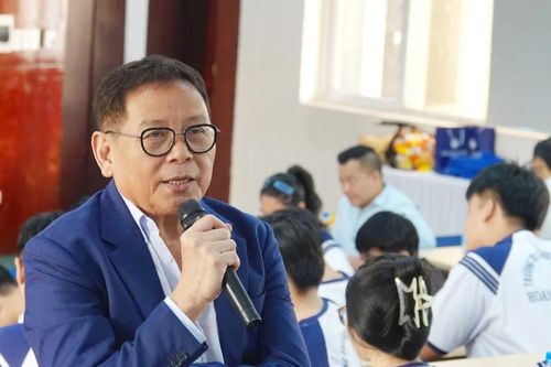 GS Dương Nguyên Vũ: 'Hãy dùng tư duy phản biện để làm chủ AI, đừng trở thành nô lệ cho công nghệ'