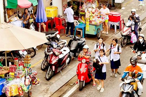 Nghịch lý quản lý vỉa hè ở thành phố