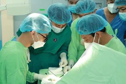Ghép bàn tay vào chân ở Bình Dương tiếp nối kỳ tích ghép chi thể Việt Nam