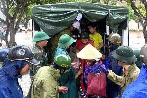 Nghệ An khẩn cấp sơ tán hơn 2.000 người dân ở khu tập thể cũ đến nơi an toàn