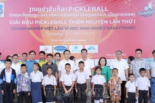 Doanh nghiệp Việt Nam chung tay thắp sáng ước mơ tới trường cho trẻ em Lào