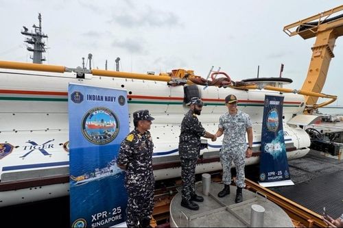 Tàu ngầm Ấn Độ đạt thành tựu lịch sử, lần đầu ghép nối thành công với tàu nước ngoài ở Biển Đông