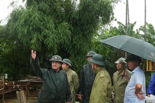 Bão số 10 càn quét xã Quảng Điền (TP Huế): Nhà tốc mái, trường hư hỏng, kho lúa hư hại