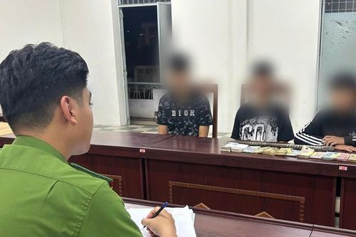 Lợi dụng bão số 10, nhóm thiếu niên trộm két sắt lấy hơn 55 triệu đồng