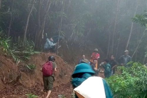Hơn 60 người đội mưa tìm kiếm người đàn ông mất tích tại Đà Nẵng