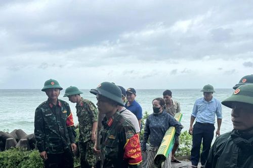 Cồn Cỏ sơ tán quân và dân vào hầm tránh trú bão