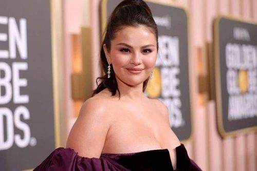 Mẹ suy sụp ở lễ cưới Selena Gomez