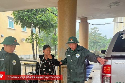 Bộ đội Biên phòng Quảng Trị đưa 2 sản phụ nhập viện chờ sinh trước bão số 10