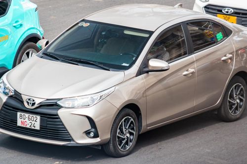 Chiếc xe biển ngoại giao sang trọng nhưng giá chỉ 300 triệu gây sốt mạng xã hội