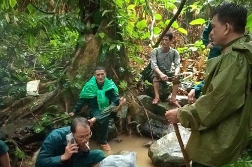 80 người đội mưa bão tìm kiếm hai người mất tích ở Đà Nẵng