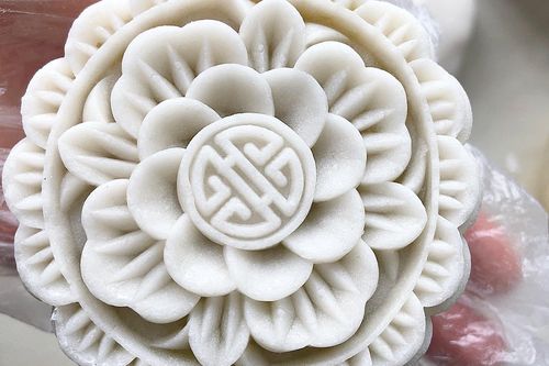 Cách làm bánh Trung thu dẻo nhân đậu xanh truyền thống đơn giản