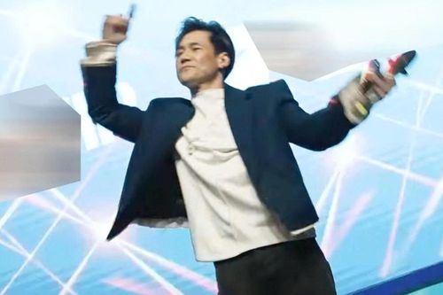 Ồn ào MV quảng cáo cá độ, Khánh Phương nói gì sau buổi làm việc với công an?