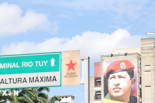 Venezuela: Giữa bão tố ngoài khơi, Caracas vẫn thắp sáng bình minh
