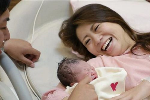Ngân hàng Nhật Bản áp dụng chế độ nghỉ phép chăm con bắt buộc đối với nam giới