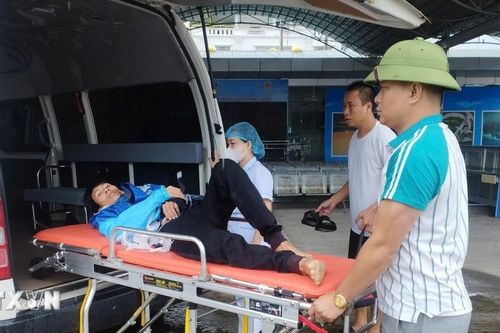 Vượt bão số 10, đưa bệnh nhân viêm ruột thừa cấp từ đảo Quan Lạn về đất liền