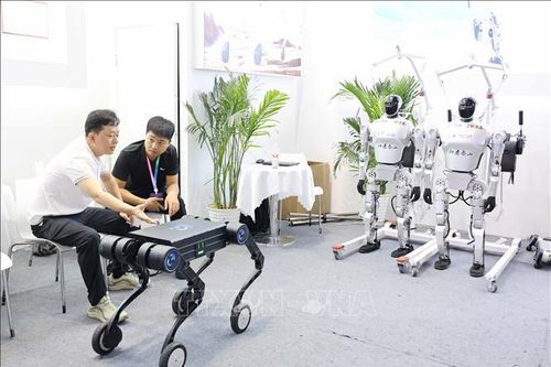 Trung Quốc mở 'trại huấn luyện' robot trên toàn quốc