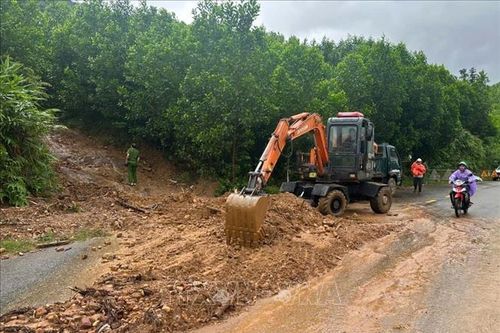 Ứng phó bão số 10: Cảnh báo nguy cơ cao sạt lở đất tại Đà Nẵng