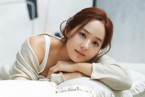 'Mỹ nhân đẹp nhất Kpop' tuổi 44 hạnh phúc bên chồng từng là fan, thầm mến mộ