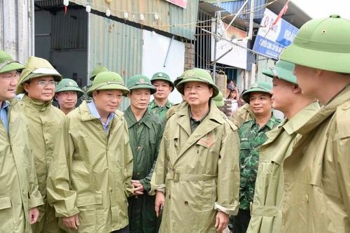 Phó Thủ tướng Trần Hồng Hà nhấn mạnh phải đặt an toàn tính mạng của người dân lên trên hết