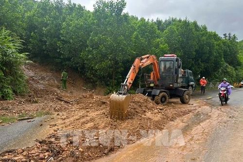Đà Nẵng tìm cách liên lạc với hàng trăm người dân trong rừng