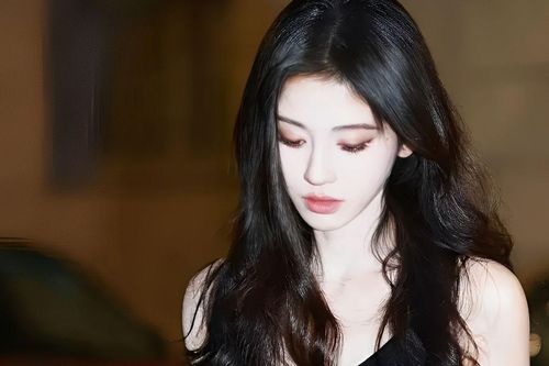 Cúc Tịnh Y lộ nhan sắc thật qua đoạn video dài 15 giây